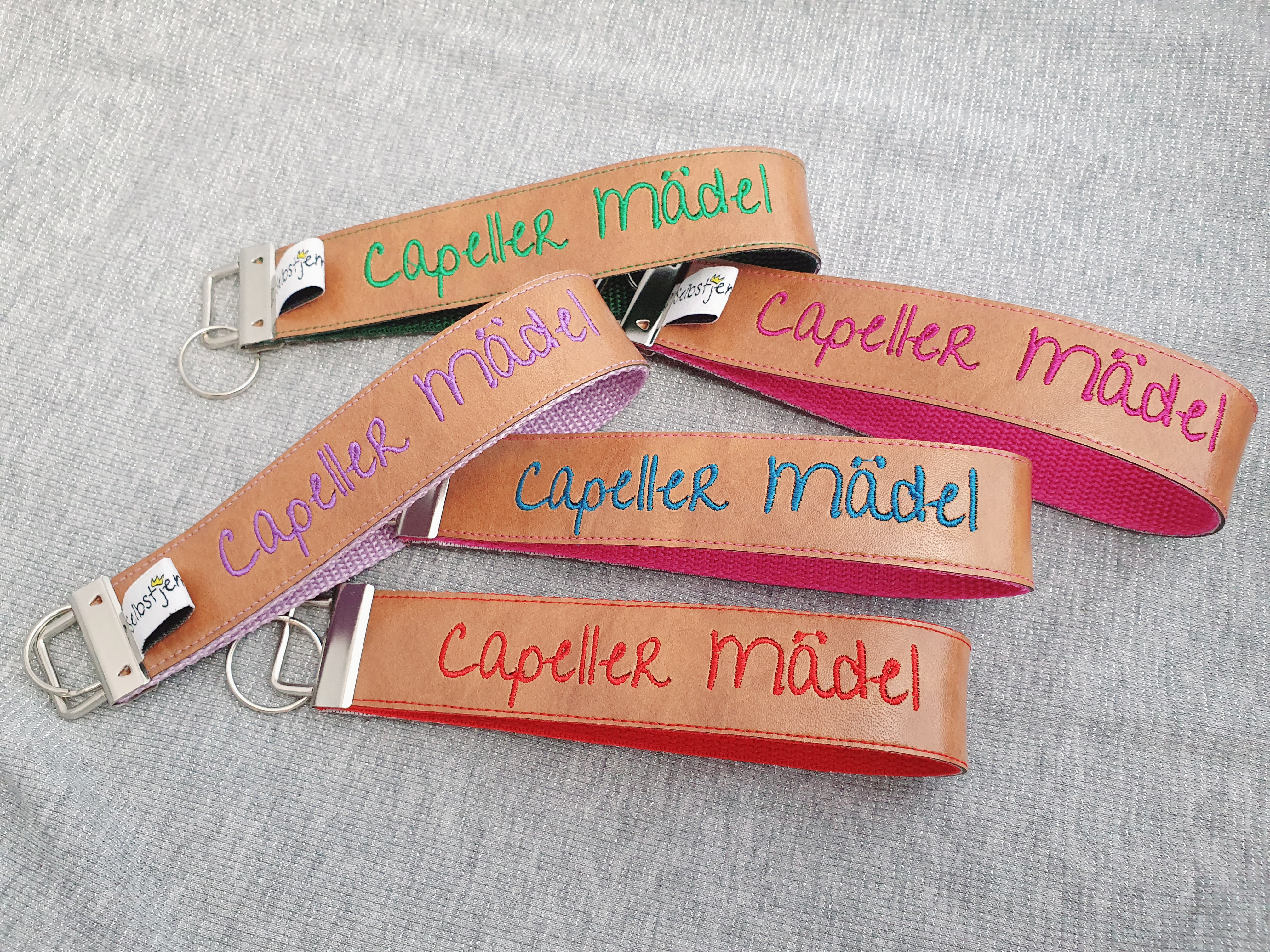 Schlüsselband mit Wunschnamen - Kunstleder bestickt 